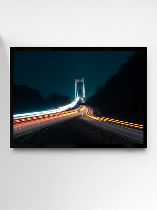 Long Exposure Fotoprint – Lysstreger ved Den Nye Lillebæltsbro – Natfotografi